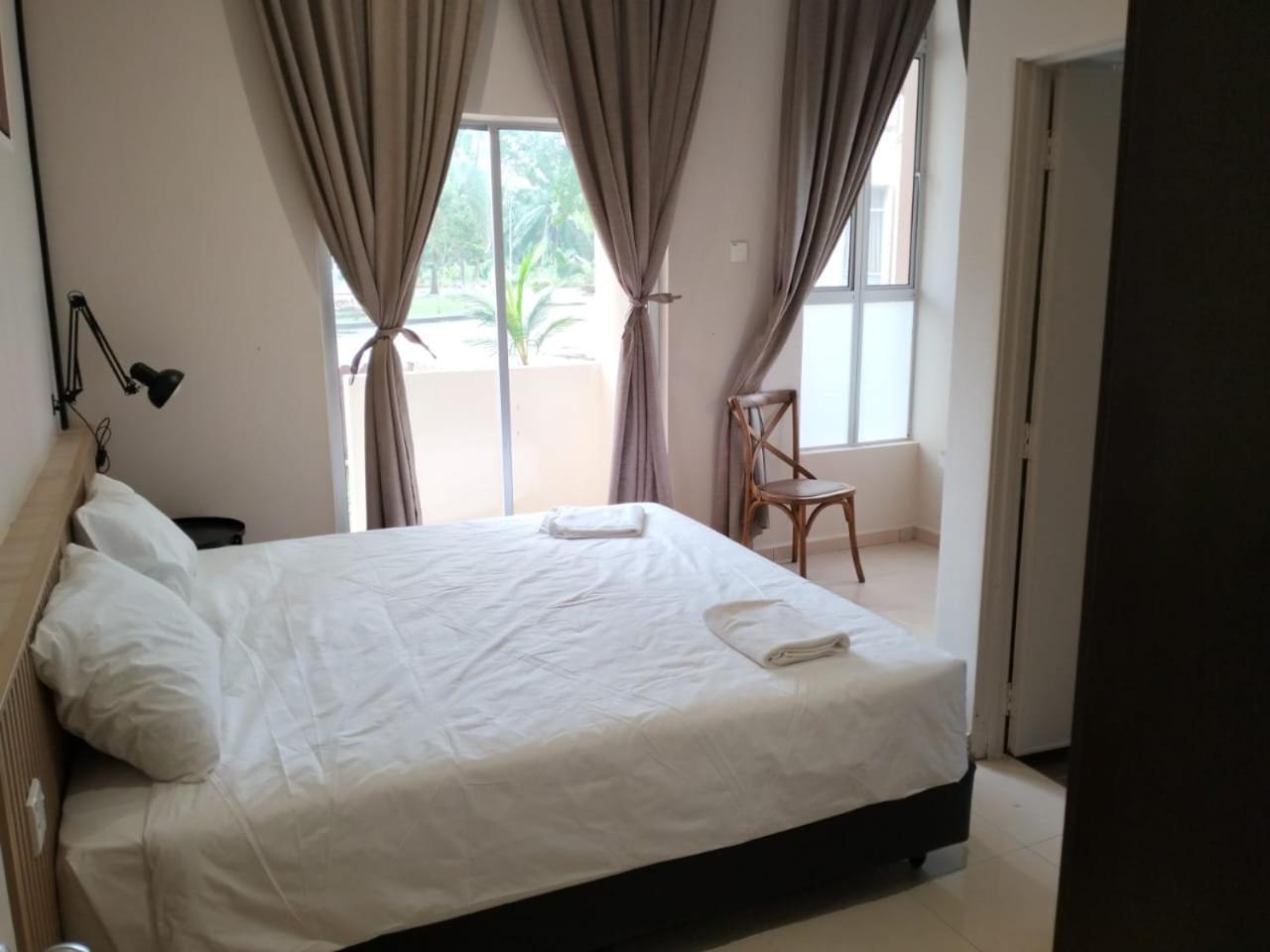 Seri Bayu Resort Hotel Sungai Pelek Exterior foto
